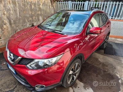 Usata Nissan Qashqai N-Connecta 110 CV (80 kW) 2016 Rosso SUV