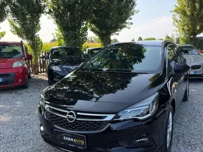 Usata Opel Astra Innovation 110 CV (80 kW) 2018 Nero Station wagon