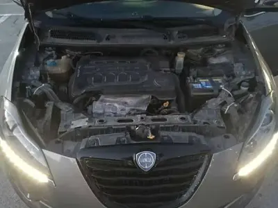 Usata Lancia Delta Gold 120 CV (88 kW) 2011 Grigio Utilitaria