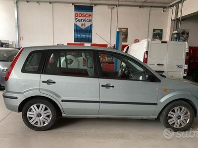 Usata Ford Fusion 80 CV (58 kW) 2003 Grigio Utilitaria