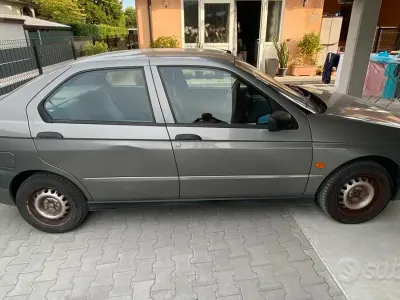 Usata Alfa Romeo 146 103 CV (75 kW) 1998 Grigio Utilitaria