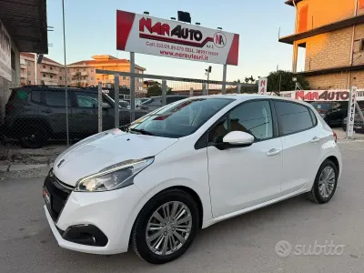 Usata Peugeot 208 Allure 75 CV (55 kW) 2018 Bianco Utilitaria