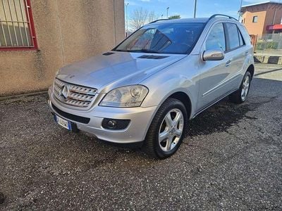Usata Mercedes ML320 224 CV (164 kW) 2006 Argento SUV