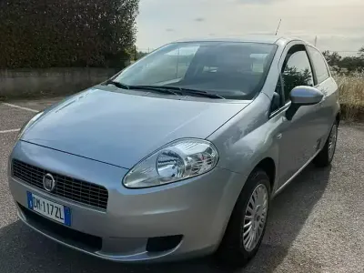Usata Fiat Grande Punto 65 CV (47 kW) 2008 Grigio Utilitaria