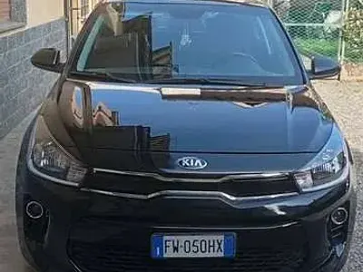 Usata Kia Rio 84 CV (61 kW) 2019 Nero Berlina