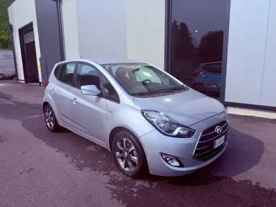 Usata Hyundai ix20 90 CV (66 kW) 2015 Argento Utilitaria
