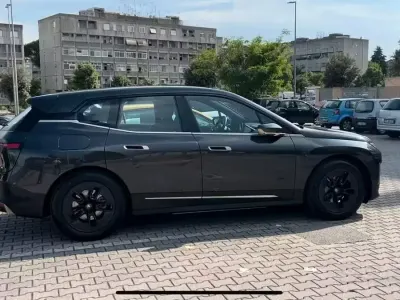 Usata BMW iX Comfort Edition 139 kW (190 CV) 2023 Grigio SUV