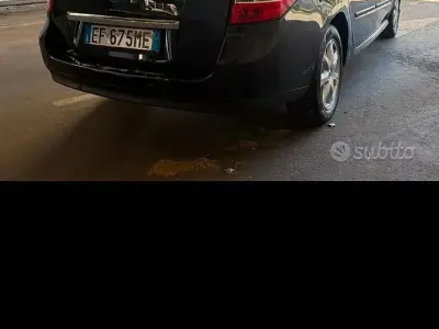 Usata Renault Laguna III 110 CV (80 kW) 2010 Nero Station wagon