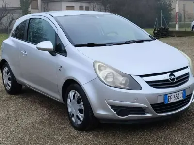 Usata Opel Corsa Sport 86 CV (63 kW) 2011 Argento Utilitaria