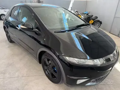 Usata Honda Civic Comfort 99 CV (72 kW) 2010 Nero Berlina