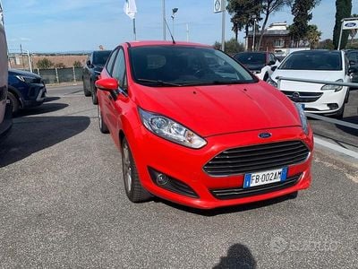 Usata Ford Fiesta Titanium 95 CV (69 kW) 2015 Rosso Berlina