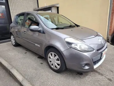 Begagnad Renault Clio IV Dynamique 75 HK (55 kW) 2012 Grå Sedan