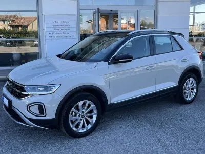 Usata VW T-Roc Style 150 CV (110 kW) 2022 Ascot grey SUV