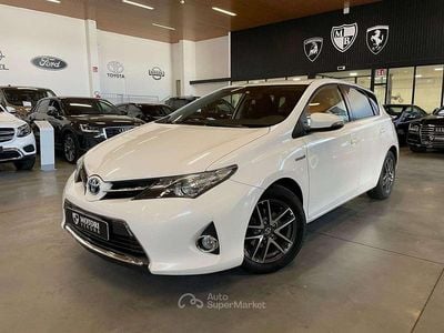 Begagnad Toyota Auris Hybrid Active 99 HK (72 kW) 2014 Vit Sedan