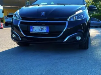Usata Peugeot 208 Allure 82 CV (60 kW) 2017 Utilitaria