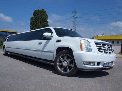 usata Cadillac Escalade 203-inch Stretch Limousine by Moonlight Industries