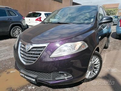 Usata Lancia Ypsilon 95 CV (69 kW) 2012 Viola Utilitaria