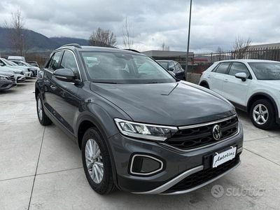 Usata VW T-Roc Life 116 CV (85 kW) 2022 Grigio SUV