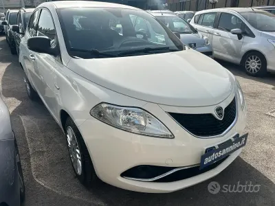 Usata Lancia Ypsilon Gold 69 CV (50 kW) 2017 Bianco Utilitaria