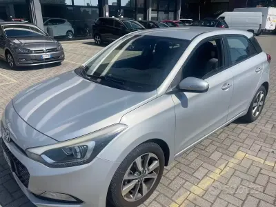 Usata Hyundai i20 Comfort 90 CV (66 kW) 2015 Grigio Berlina