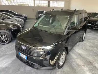 Usata Ford Tourneo Courier Titanium 125 CV (91 kW) 2025 Nero Monovolume