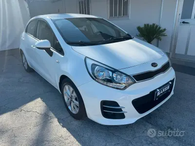 Usata Kia Rio 83 CV (61 kW) 2016 Bianco Berlina