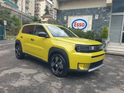 Usata Fiat Grande Panda La Prima 101 CV (74 kW) 2025 Limone Utilitaria