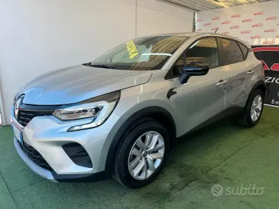 Usata Renault Captur 91 CV (66 kW) 2022 Grigio SUV