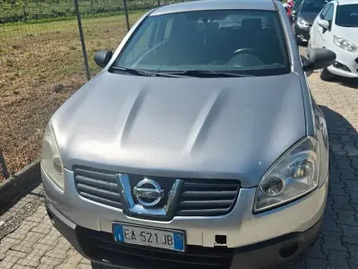 Usata Nissan Qashqai Acenta 111 CV (81 kW) 2010 Grigio SUV