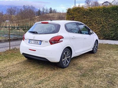 Usata Peugeot 208 Allure 75 CV (55 kW) 2016 Bianco Utilitaria
