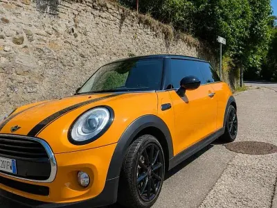 Usata Mini Cooper D 116 CV (85 kW) 2015 Giallo Utilitaria