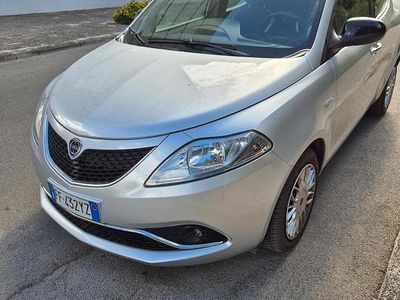 Usata Lancia Ypsilon 95 CV (69 kW) 2016 Grigio Utilitaria