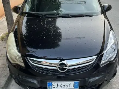 Usata Opel Corsa Edition 95 CV (69 kW) 2011 Nero Utilitaria