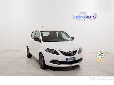 Usata Lancia Ypsilon Gold 70 CV (51 kW) 2022 Bianco Utilitaria