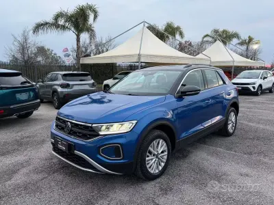 Usata VW T-Roc Style 150 CV (110 kW) 2023 Blu SUV