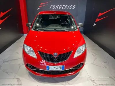 Usata Lancia Ypsilon Silver 95 CV (69 kW) 2016 Rosso Utilitaria