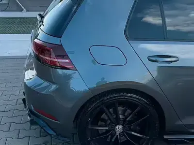 Usata VW Golf VIII R 300 CV (220 kW) 2026 Grigio Berlina