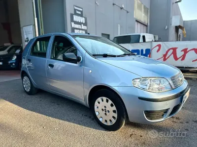 Usata Fiat Punto Active 60 CV (44 kW) 2010 Blu Utilitaria