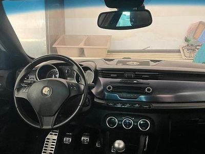 Usata Alfa Romeo Giulietta Executive 120 CV (88 kW) 2012 Bianco Utilitaria
