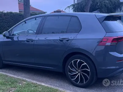 Usata VW Golf VIII Life 110 CV (80 kW) 2021 Grigio Berlina