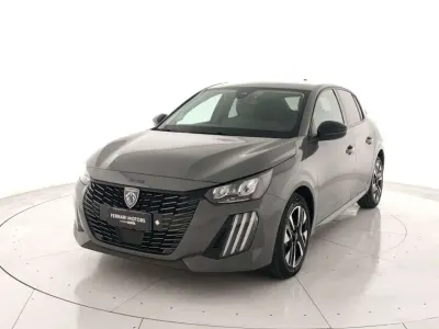Usata Peugeot 208 Allure 101 CV (74 kW) 2025 Grigio selenium metallizzato Utilitaria