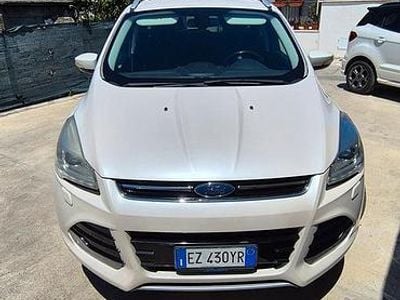 Usata Ford Kuga 150 CV (110 kW) 2015 Bianco SUV