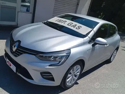 Usata Renault Clio V Intens 101 CV (74 kW) 2022 Grigio Berlina