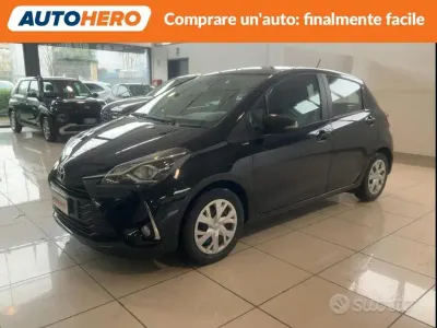 Usata Toyota Yaris Active 72 CV (52 kW) 2019 Nero Berlina
