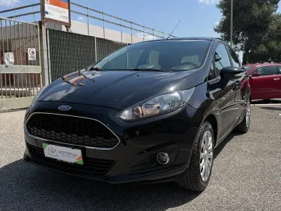 Usado Ford Fiesta 101 CV (74 kW) 2017 Negro Utilitario