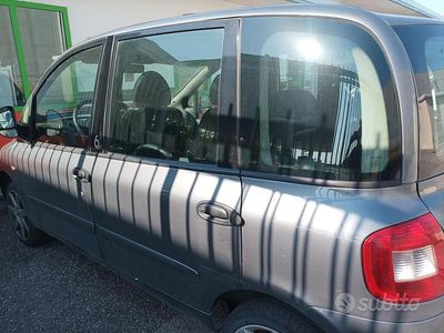 Usata Fiat Multipla 103 CV (75 kW) 2009 Grigio Monovolume
