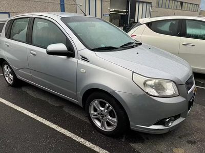 Usata Chevrolet Aveo LS 84 CV (61 kW) 2011 Argento Berlina