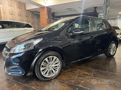 Nero Usata 2019 Peugeot 208 Active Utilitaria | 7300 € (Ottimo prezzo)