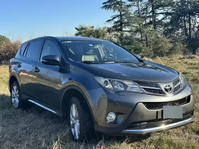 Usata Toyota RAV4 Lounge 150 CV (110 kW) 2015 Grigio SUV