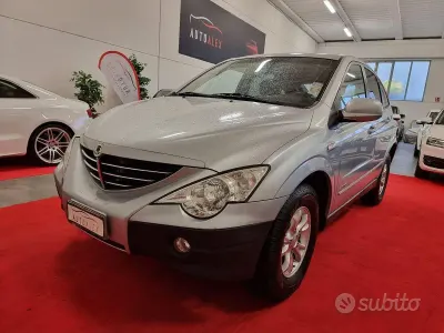 Usata SsangYong Actyon 141 CV (103 kW) 2007 Argento SUV